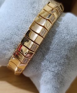 14 k renginde asansörlü bileklik